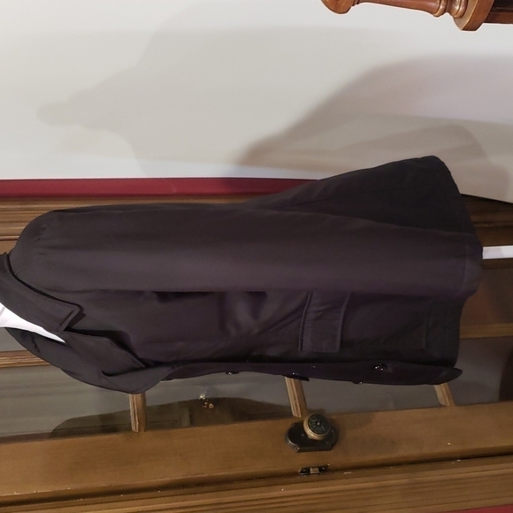 GALLERY black medium raincoat - Picture 4 of 10